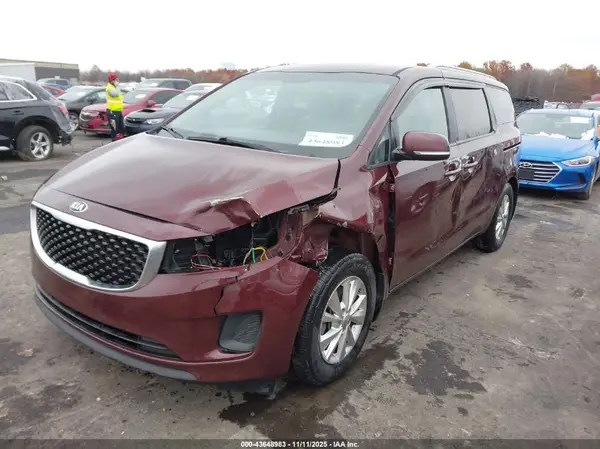 KNDMB5C15G6123815 2016 KIA SEDONA - Image 2