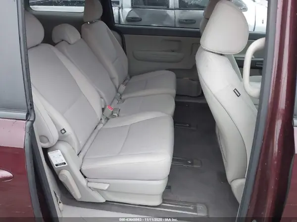 KNDMB5C15G6123815 2016 KIA SEDONA - Image 8