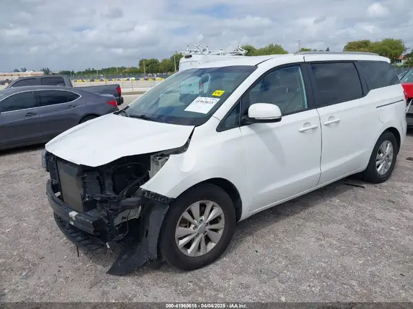 KNDMB5C15G6132532 2016 KIA SEDONA - Image 2