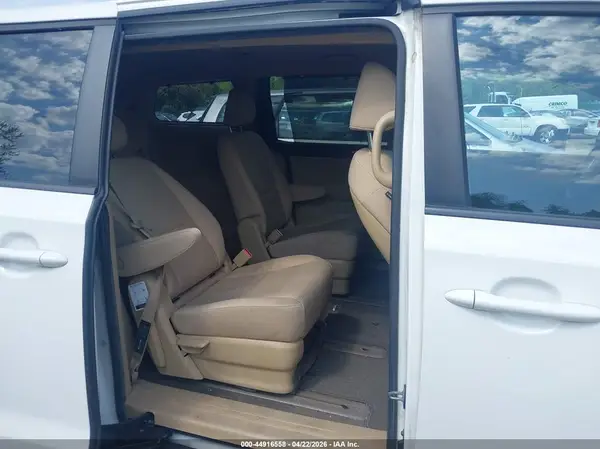 KNDMB5C15G6146589 2016 KIA SEDONA - Image 8