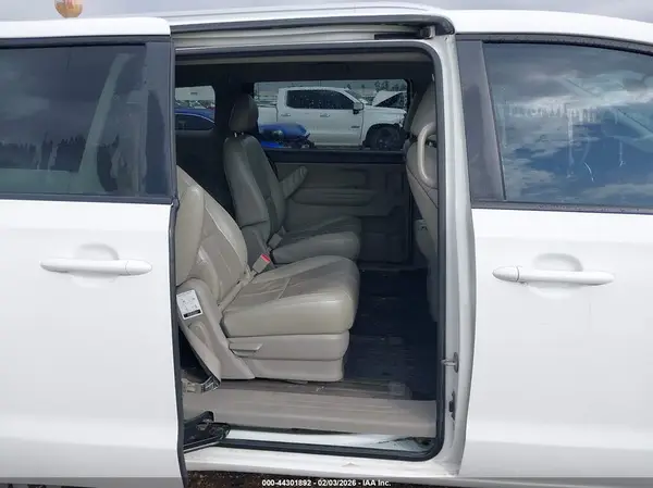 KNDMB5C15G6153803 2016 KIA SEDONA - Image 8