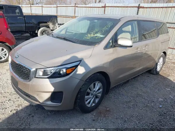 KNDMB5C15G6195176 2016 KIA SEDONA - Image 2