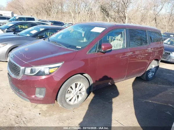 KNDMB5C15G6210016 2016 KIA SEDONA - Image 2