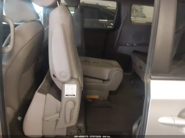 KNDMB5C15H6218599 2017 KIA SEDONA - Image 8