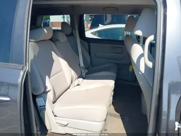KNDMB5C15H6218697 2017 KIA SEDONA - Image 8
