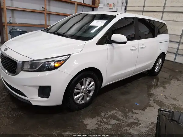 KNDMB5C15H6219106 2017 KIA SEDONA - Image 2