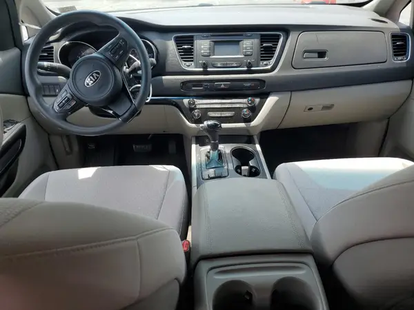 KNDMB5C15H6221017 2017 KIA SEDONA - Image 8