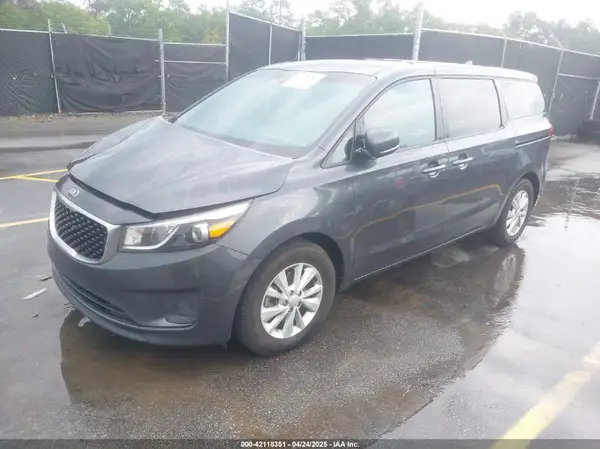 KNDMB5C15H6221020 2017 KIA SEDONA - Image 2