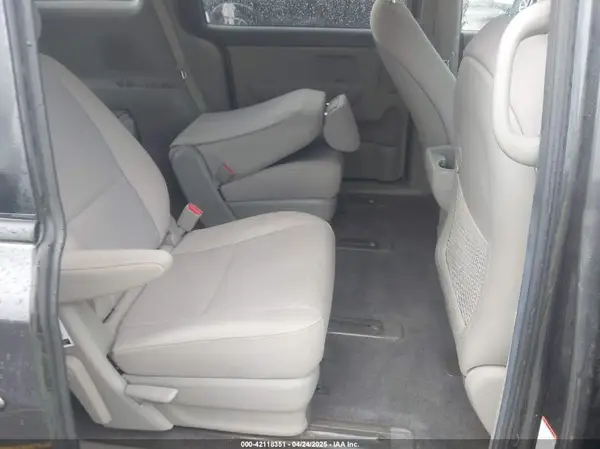 KNDMB5C15H6221020 2017 KIA SEDONA - Image 8