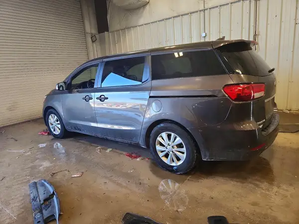 KNDMB5C15H6228713 2017 KIA SEDONA - Image 2