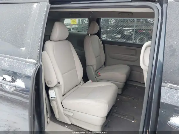 KNDMB5C15H6230011 2017 KIA SEDONA - Image 8