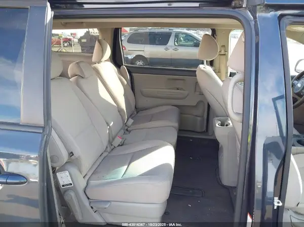 KNDMB5C15H6230218 2017 KIA SEDONA - Image 8