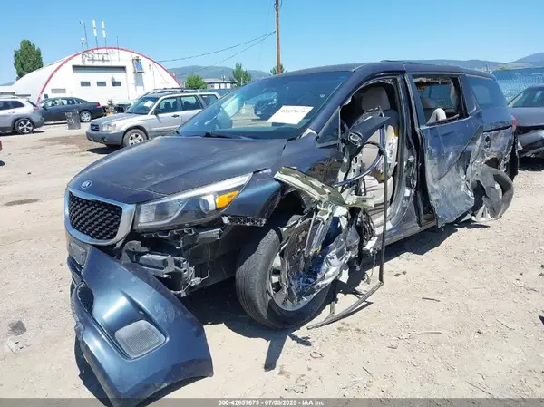 KNDMB5C15H6233894 2017 KIA SEDONA - Image 2