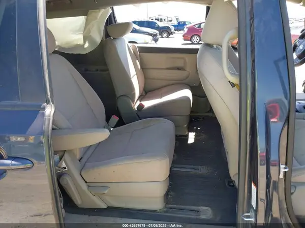 KNDMB5C15H6233894 2017 KIA SEDONA - Image 8