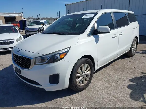 KNDMB5C15H6234429 2017 KIA SEDONA - Image 2