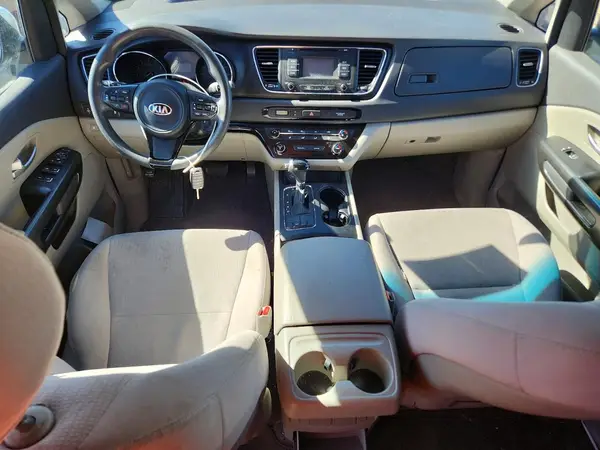 KNDMB5C15H6241266 2017 KIA SEDONA - Image 8