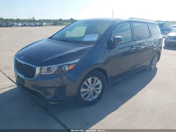 KNDMB5C15H6242627 2017 KIA SEDONA - Image 2