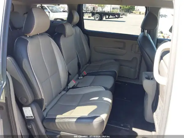KNDMB5C15H6243616 2017 KIA SEDONA - Image 8