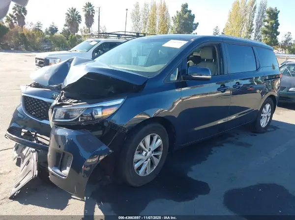 KNDMB5C15H6243700 2017 KIA SEDONA - Image 2