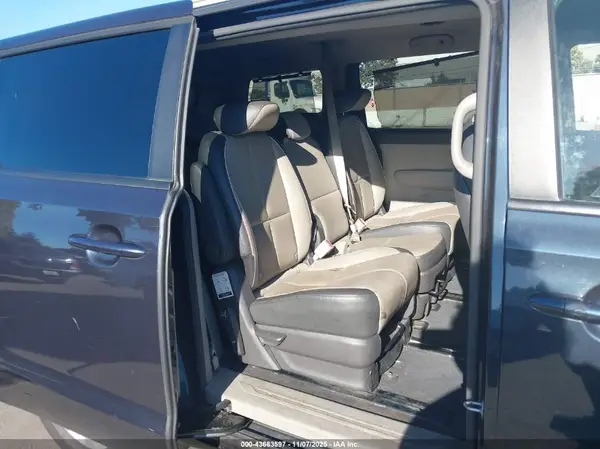 KNDMB5C15H6243700 2017 KIA SEDONA - Image 8