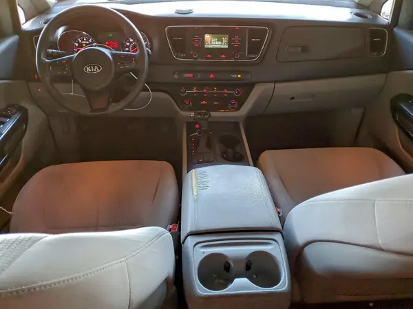 KNDMB5C15H6243843 2017 KIA SEDONA - Image 8