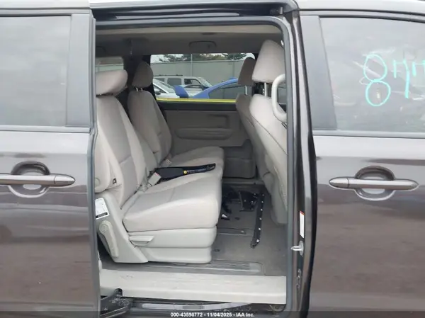 KNDMB5C15H6244815 2017 KIA SEDONA - Image 8