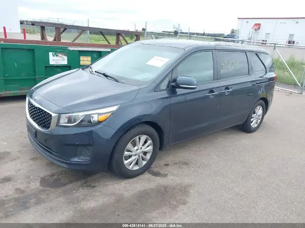 KNDMB5C15H6247892 2017 KIA SEDONA - Image 2