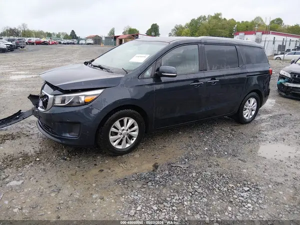 KNDMB5C15H6247911 2017 KIA SEDONA - Image 2