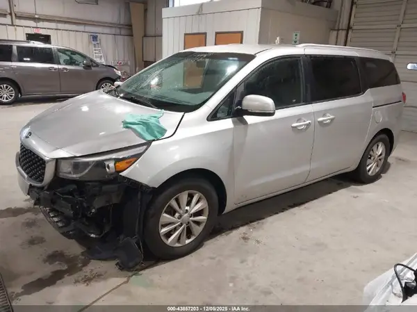 KNDMB5C15H6248699 2017 KIA SEDONA - Image 2