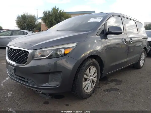 KNDMB5C15H6251277 2017 KIA SEDONA - Image 2