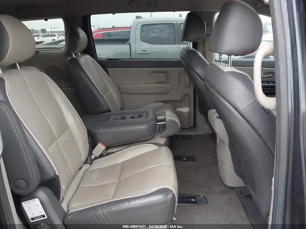 KNDMB5C15H6251652 2017 KIA SEDONA - Image 8