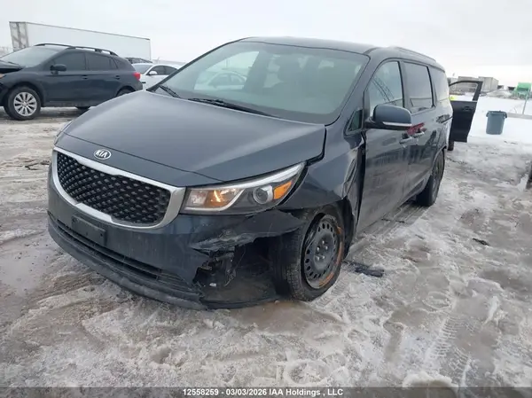 KNDMB5C15H6252512 2017 KIA SEDONA - Image 2