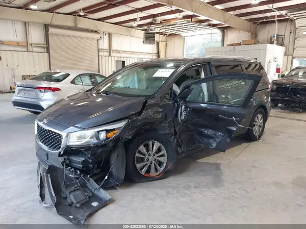KNDMB5C15H6253918 2017 KIA SEDONA - Image 2