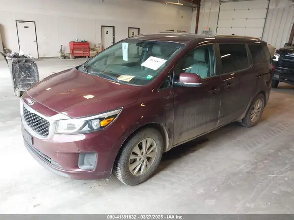 KNDMB5C15H6253952 2017 KIA SEDONA - Image 2