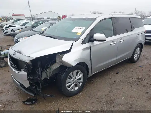 KNDMB5C15H6260321 2017 KIA SEDONA - Image 2