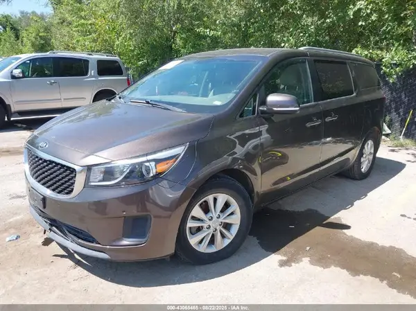 KNDMB5C15H6266619 2017 KIA SEDONA - Image 2