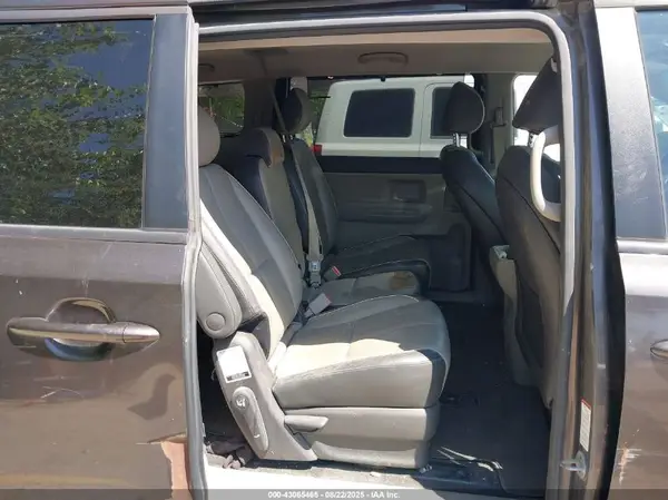 KNDMB5C15H6266619 2017 KIA SEDONA - Image 8