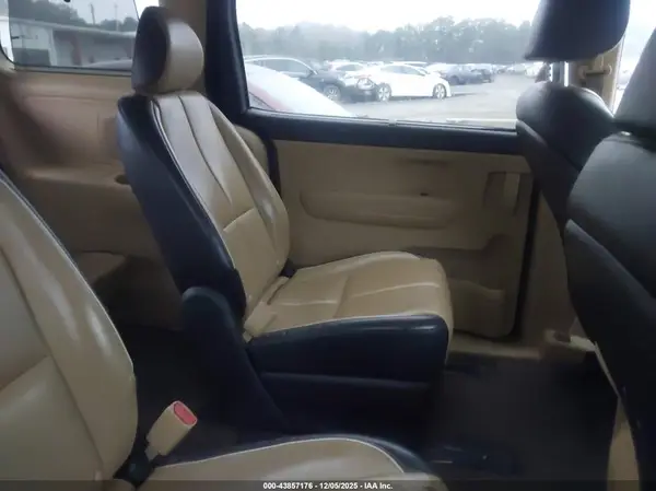 KNDMB5C15H6266653 2017 KIA SEDONA - Image 8