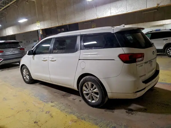 KNDMB5C15H6268077 2017 KIA SEDONA - Image 2