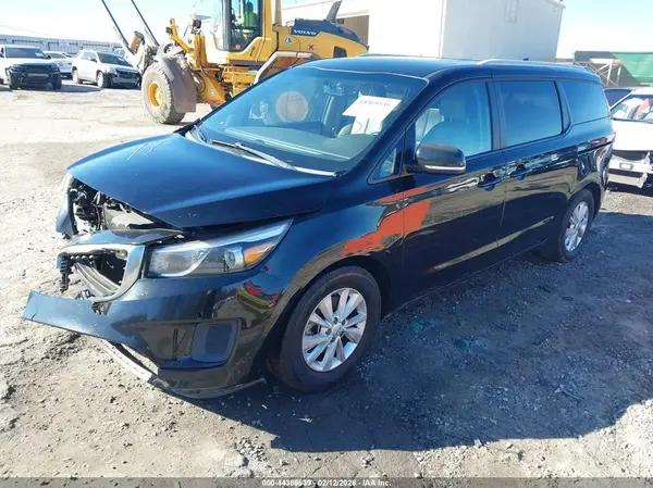 KNDMB5C15H6269374 2017 KIA SEDONA - Image 2