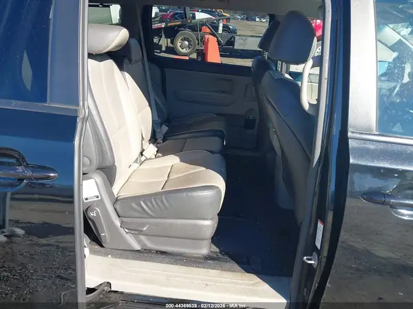 KNDMB5C15H6269374 2017 KIA SEDONA - Image 8