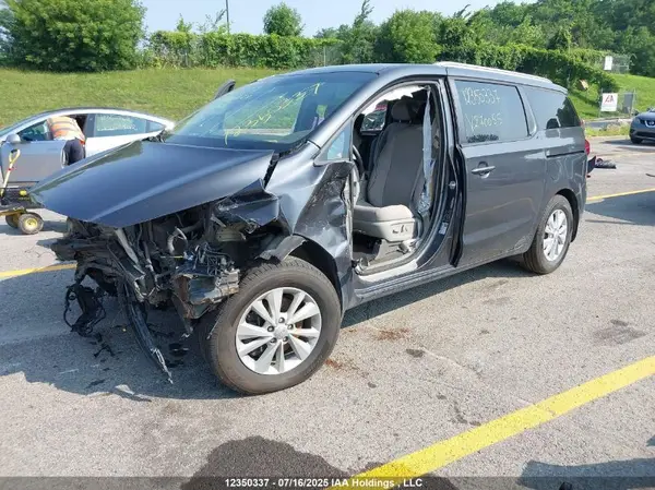 KNDMB5C15H6270055 2017 KIA SEDONA - Image 2