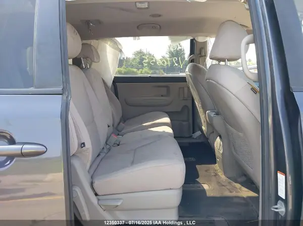 KNDMB5C15H6270055 2017 KIA SEDONA - Image 8