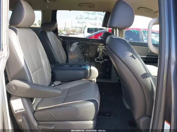 KNDMB5C15H6283775 2017 KIA SEDONA - Image 8