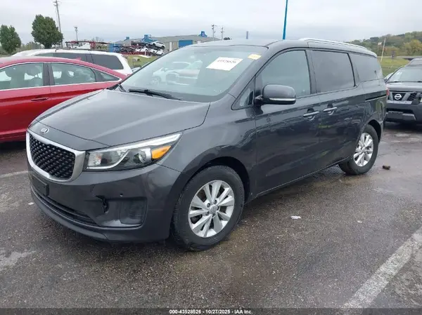 KNDMB5C15H6301126 2017 KIA SEDONA - Image 2