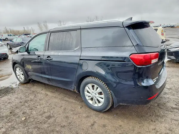 KNDMB5C15H6310974 2017 KIA SEDONA - Image 2