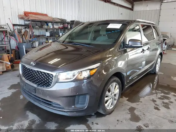 KNDMB5C15H6327595 2017 KIA SEDONA - Image 2