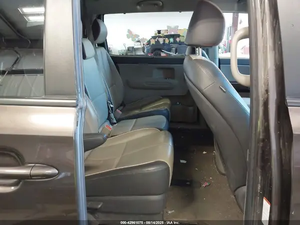 KNDMB5C15H6327595 2017 KIA SEDONA - Image 8