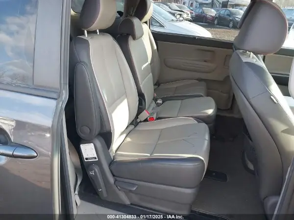 KNDMB5C15H6330917 2017 KIA SEDONA - Image 8
