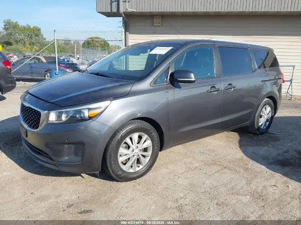 KNDMB5C15H6332831 2017 KIA SEDONA - Image 2